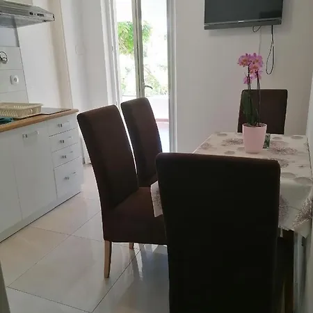Ana Apartment *