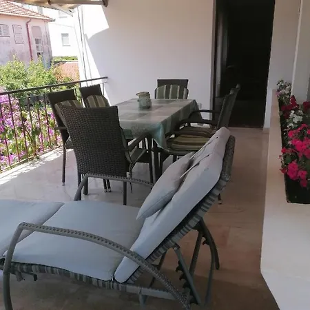 Ana Apartment *